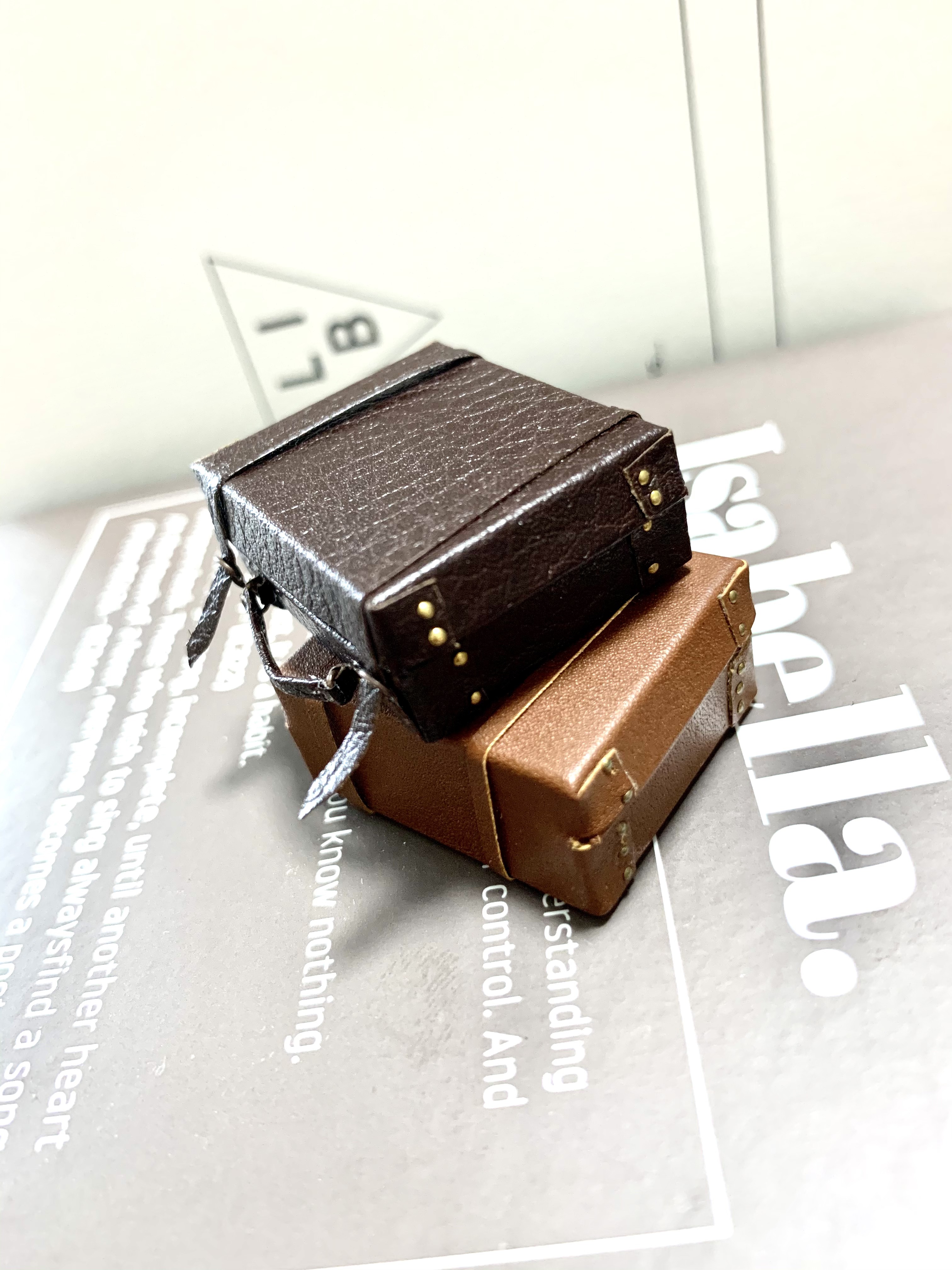 ミニチュア　トランクケース　ブラウン一点