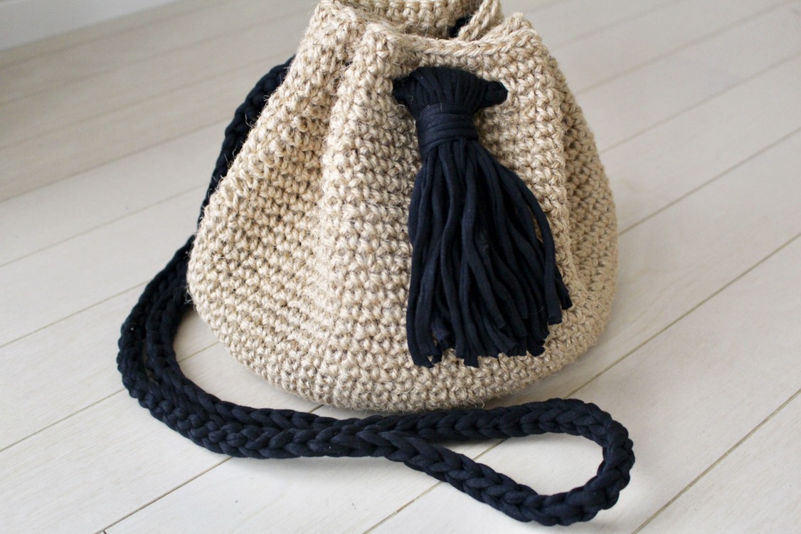 麻紐とTシャツヤーンの巾着バック