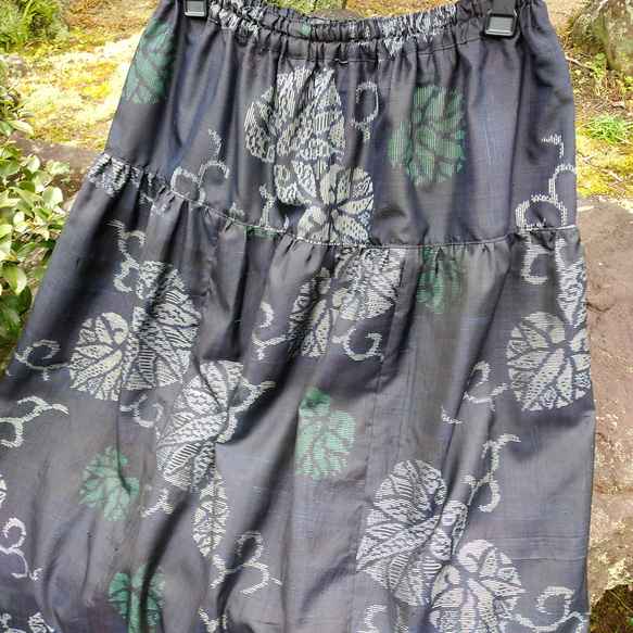 着物リメイク　大島紬のティアードスカート(裏地付き) 2枚目の画像