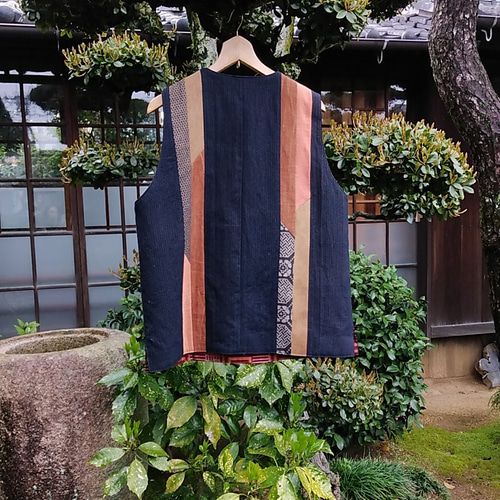 着物リメイク　　着痩せベスト　リバーシブル　ビスチェ 着物リメイク 着痩せベスト リバーシブル ビスチェ - メルカリ