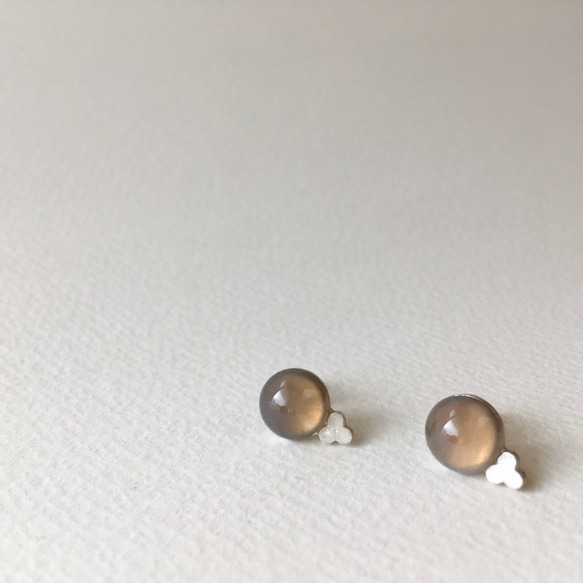 アゲートのピアス　Hemisphere Earrings_Grey Agate 1枚目の画像