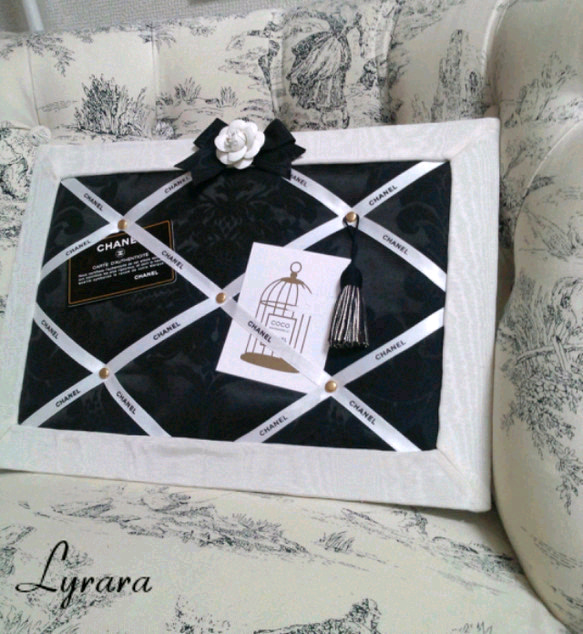 女性の憧れのブランド「CHANEL」のブランドリボンを使用したペルメル
