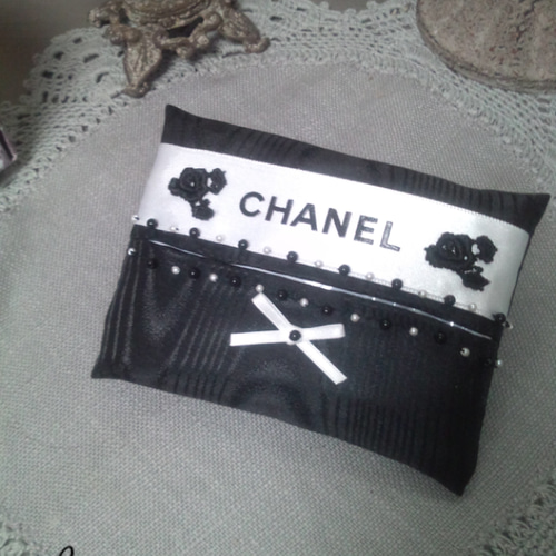 CHANEL好きな女性に使っていただきたいポケットティッシュケース 黒 