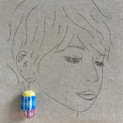 カラフルまゆ玉のピアス　手織り　ブルー 3枚目の画像