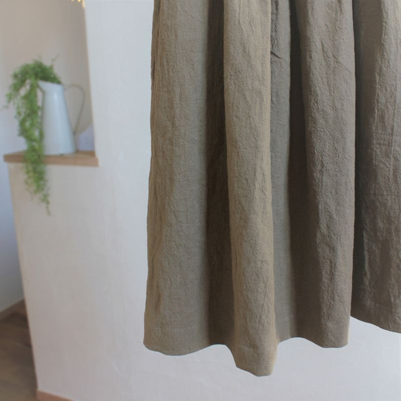 秋冬にぴったりなスモーキーベージュ♪ウオッシュ加工のリネンスカート 4枚目の画像