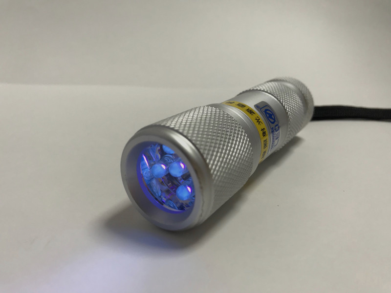 日本製：UVレジン硬化用 LED 5灯 UVライト ボディ色シルバー 樹脂