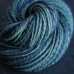 (110) 手紡ぎ糸 2-py 双糸　ブルー系 1枚目の画像
