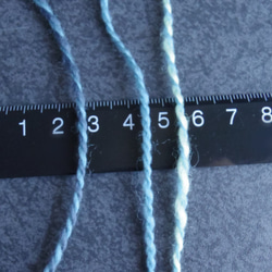 (110) 手紡ぎ糸 2-py 双糸　ブルー系 6枚目の画像