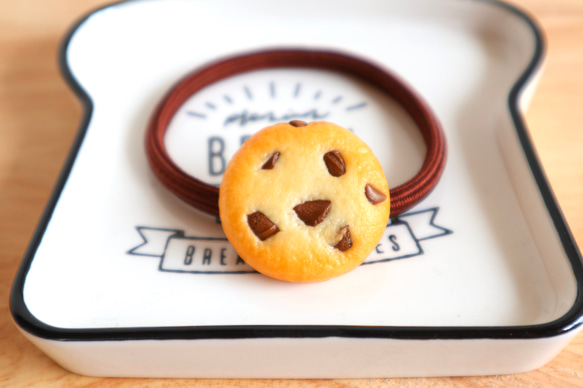 チョコチップクッキーのヘアゴム 2枚目の画像