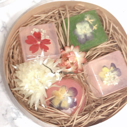 押花soap 押花石鹸　押花　石鹸　プチギフト　ミニ石鹸４個入り　ラウンドケース　ビオラ　バラ花びら　金木犀 1枚目の画像