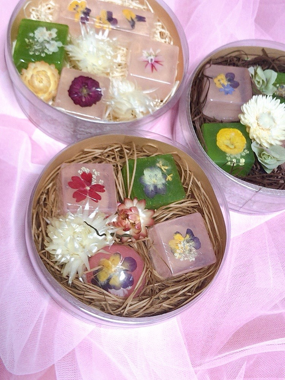 押花soap 押花石鹸　押花　石鹸　プチギフト　ミニ石鹸４個入り　ラウンドケース　ビオラ　バラ花びら　金木犀 5枚目の画像