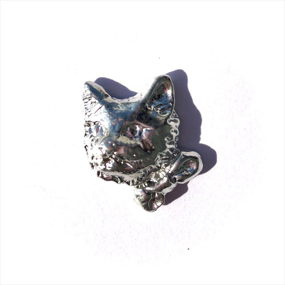 錫鋳物　ブローチ&ネックレス　スカーフ猫ちゃん 2枚目の画像