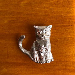 猫ブローチ　錫製 1枚目の画像