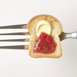 本物パン♪ジャムマーガリントースト（いちご）ブローチorマグネット 1枚目の画像