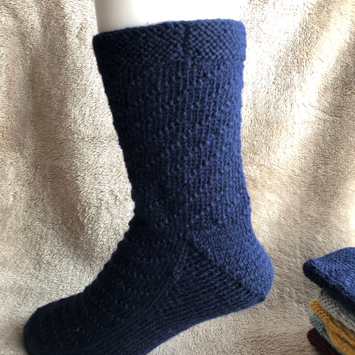 少し乙女な』水玉模様の手編みの靴下（ネイビー） 靴下 &knit 通販