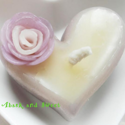 lovely light iris-colored rose w/heart 2枚目の画像