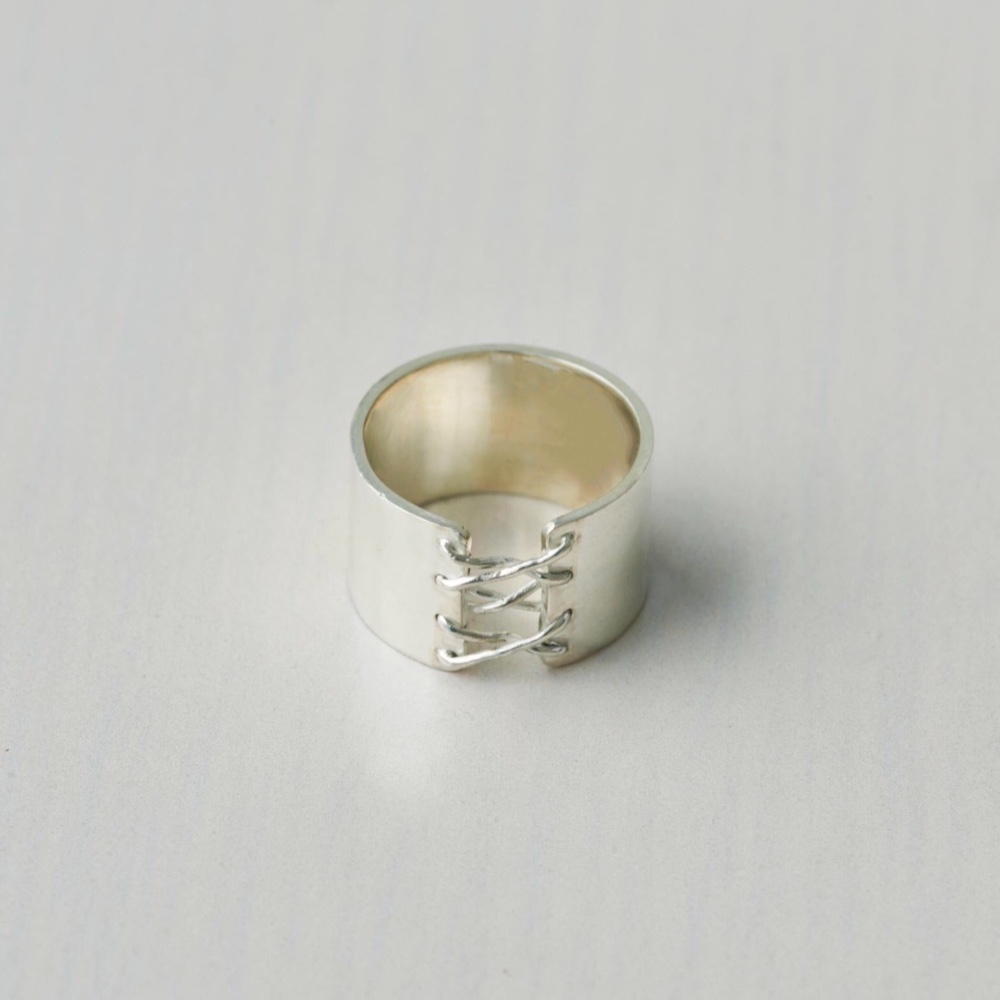 lace-up silver ring