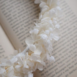 【プリザーブドフラワー】かすみ草と紫陽花の花冠～ホワイト～ 2枚目の画像