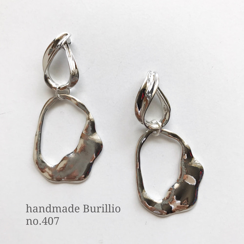 no.407 シルバーデザインオーバル×シルバー変形プレート ピアス 