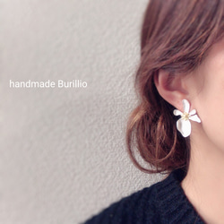 no.576 マットシルバーフラワー ピアス ピアス（スタッド・一粒