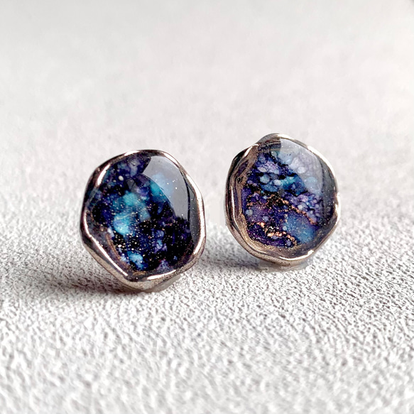 『オルタナティブブルー』アルコールインクアートアクセサリー ピアス（スタッド・一粒） Serendipity セレンディピティ 通販