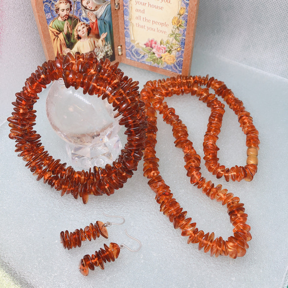 琥珀のブレスレットとピアスのセット