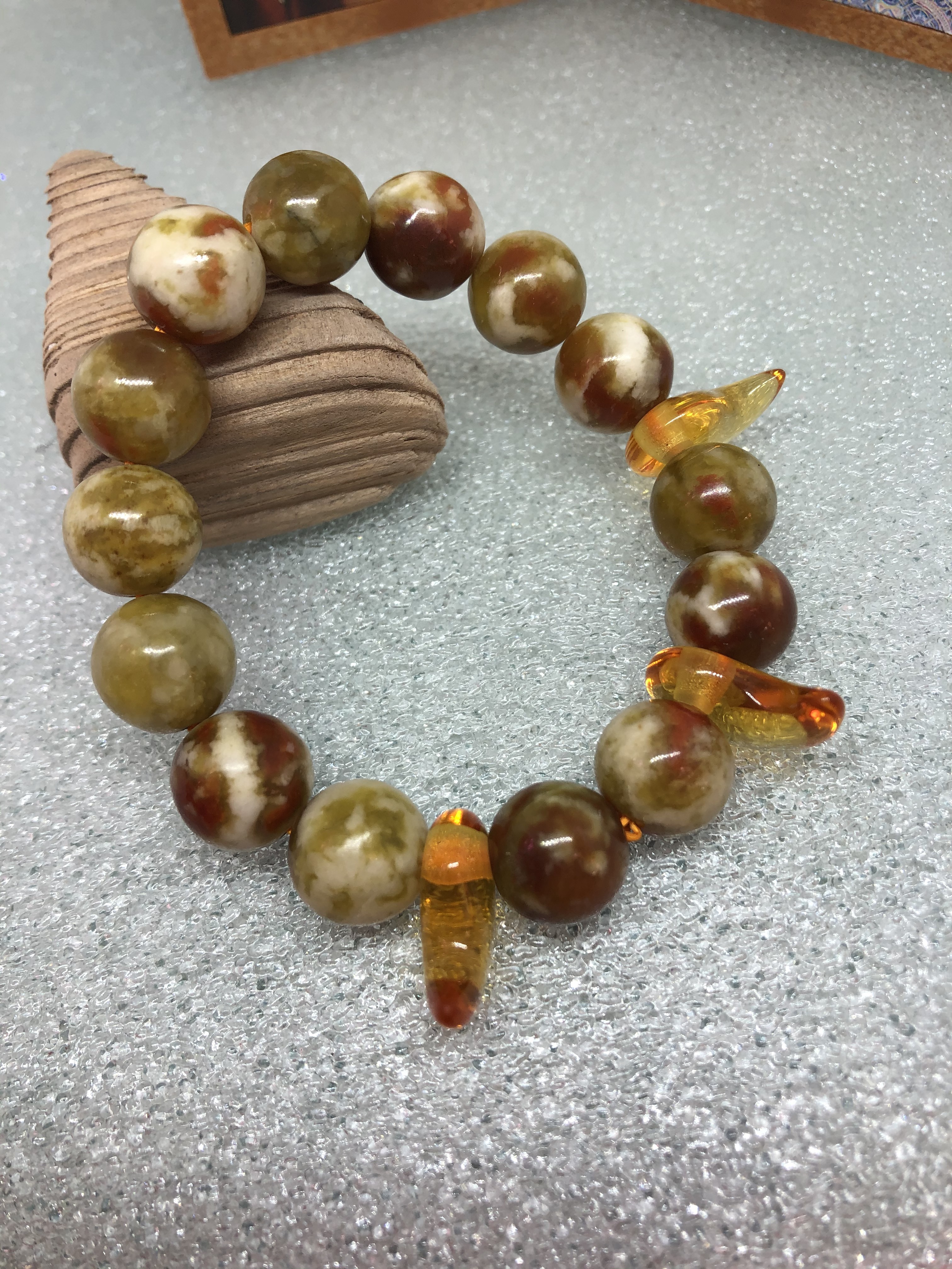 【新しく強く生まれ変わりたい願い】サーペンティン＆三本爪勾玉ブレスレット 4,260円