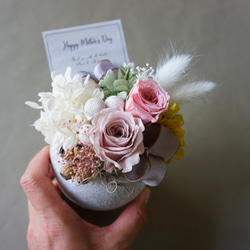 【母の日ギフト】素焼きの器が可愛いナチュラルプリザーブドフラワーアレンジメント＊ローズピンク 1枚目の画像