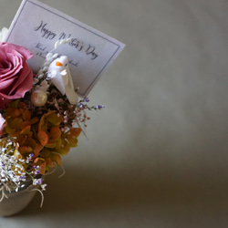 【母の日&おうち時間ギフト】素焼き花器のナチュラルローズピンクプリザーブドフラワーアレンジメント 5枚目の画像