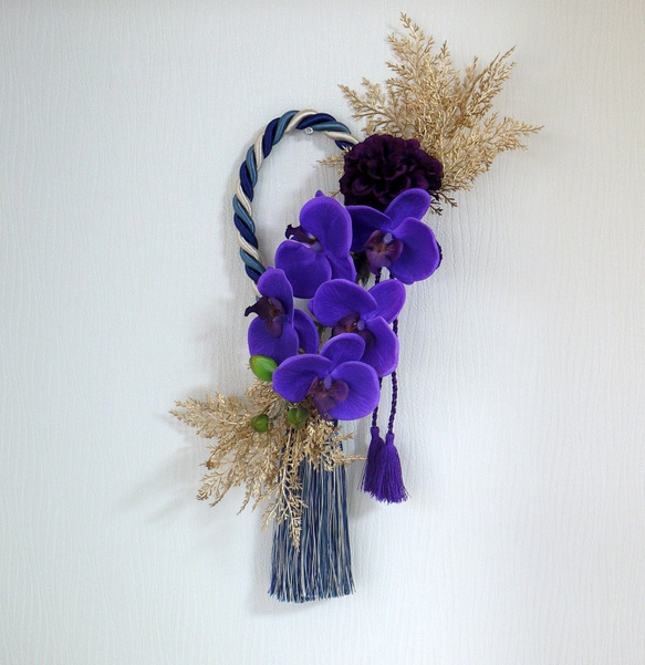 最後の1点　お祝いしめ飾り　紫と金のモダンしめ縄リース 胡蝶蘭　しめ飾り 2枚目の画像