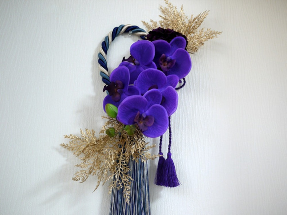最後の1点　お祝いしめ飾り　紫と金のモダンしめ縄リース 胡蝶蘭　しめ飾り 3枚目の画像