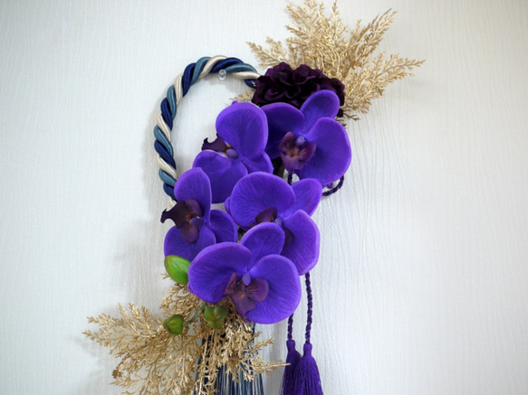 最後の1点　お祝いしめ飾り　紫と金のモダンしめ縄リース 胡蝶蘭　しめ飾り 4枚目の画像