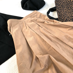 ワンサイズSALE♫合わせやすいお色♫ コーデュロイ 裏地付き 大人可愛いタックフレアスカート 肌色ベージュ 2枚目の画像