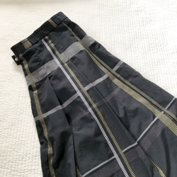 再販×4コットン100刺繍生地♪大人可愛いタックフレアスカート 黒×グレー 2枚目の画像
