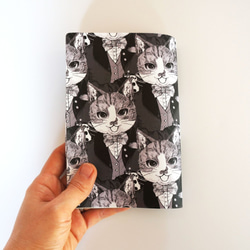 サーカス団のブックカバー　文庫本サイズ　猫　はちわれ　キジトラ　黒猫　カラス　コウモリ　ヤモリ　トカゲ　フェイクレザー　 2枚目の画像