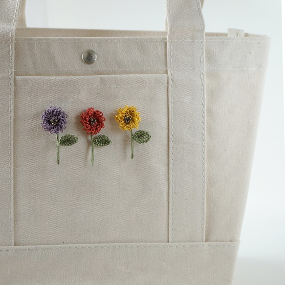 [針と絹糸で編んだ可憐なお花]シルクイーネオヤ(トルコ刺繍･レース)ふわふわお花のピンバッジ(タックピン・ブローチ)　秋 8枚目の画像