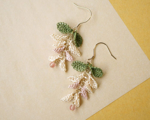 ぬい針と絹糸で編んだ可憐なお花]シルクイーネオヤ(トルコ刺繍