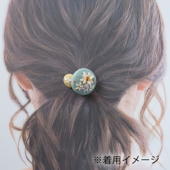 [針と絹糸で編んだ可憐なお花]シルクイーネオヤ(トルコ刺繍･レース)大人かわいいリネン生地のくるみボタンのヘアゴム　 4枚目の画像
