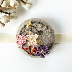 【2WAY】[針と絹糸で編んだ可憐なお花]シルクイーネオヤ(トルコ刺繍･レース)和柄のくるみボタンの帯留め/ブローチ　 1枚目の画像