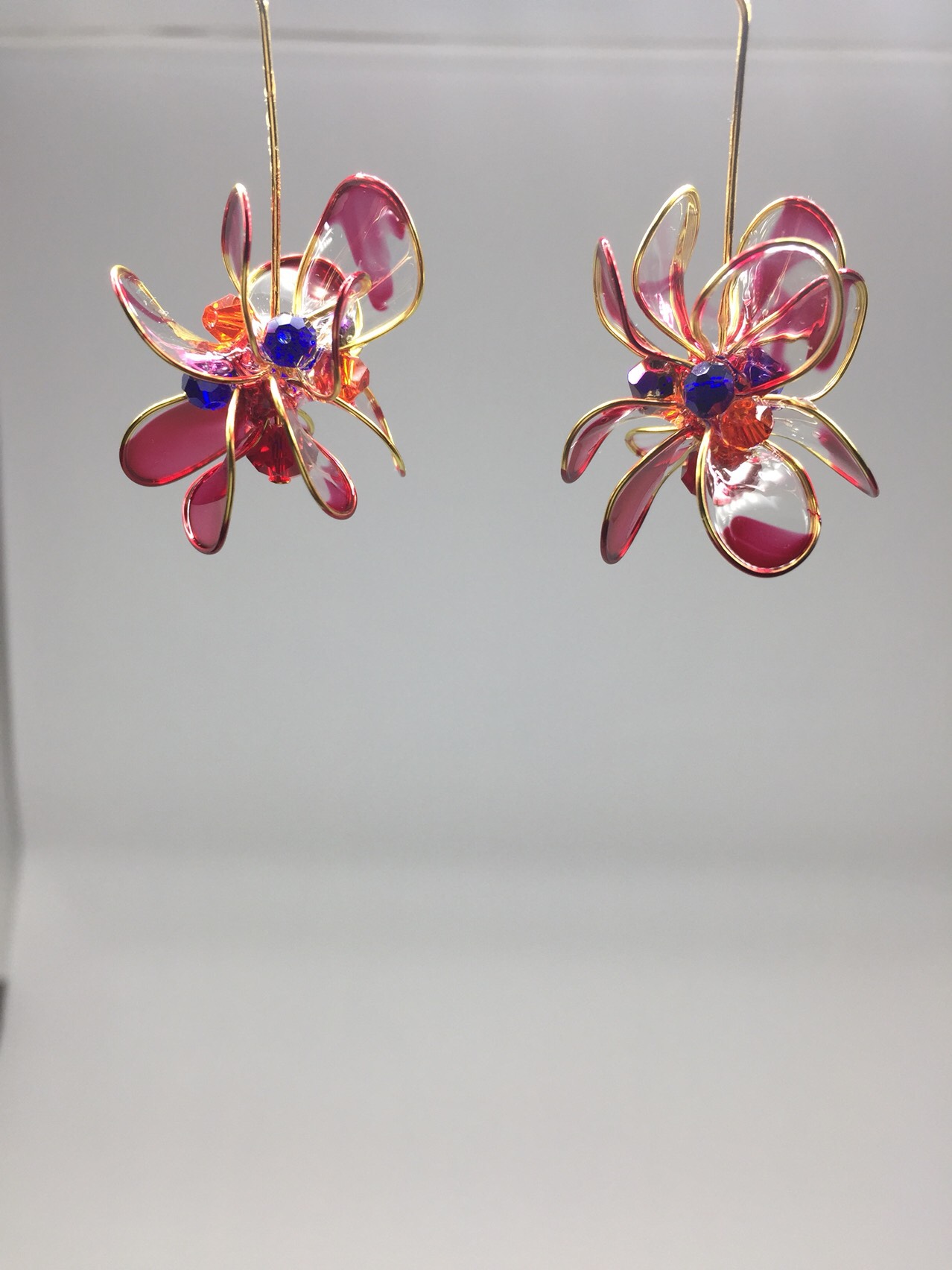 フラワーピアス  チェリーレッド&クリヤー