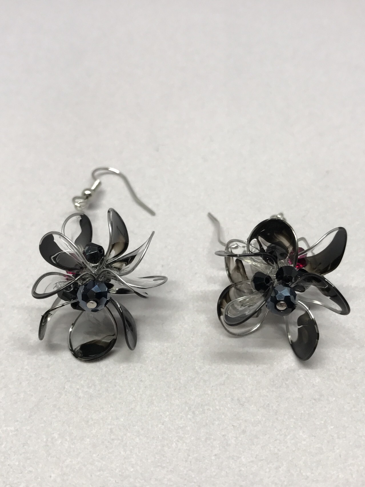 フラワーピアス  クリアー&ブラック