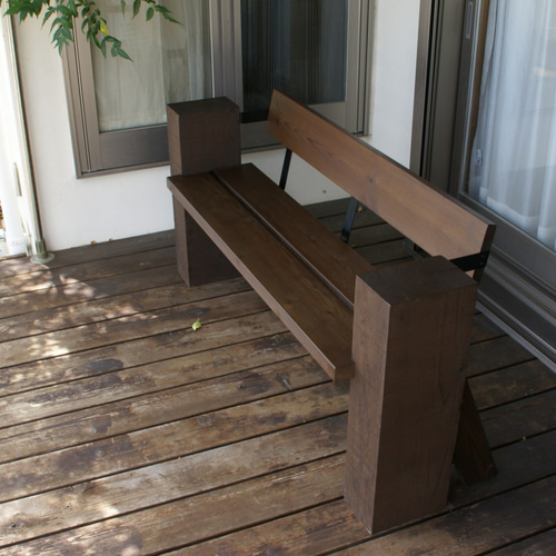 背もたれ付きどっしり木製ベンチ 無垢材 アイアン 肘掛け 防腐処理