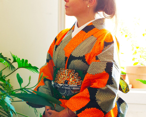 【新品ハンドメイド】アフリカ布　花火のような柄　浴衣　赤×黄×緑 新品ハンドメイド】アフリカ布 花火のような柄 浴衣 赤×黄×緑