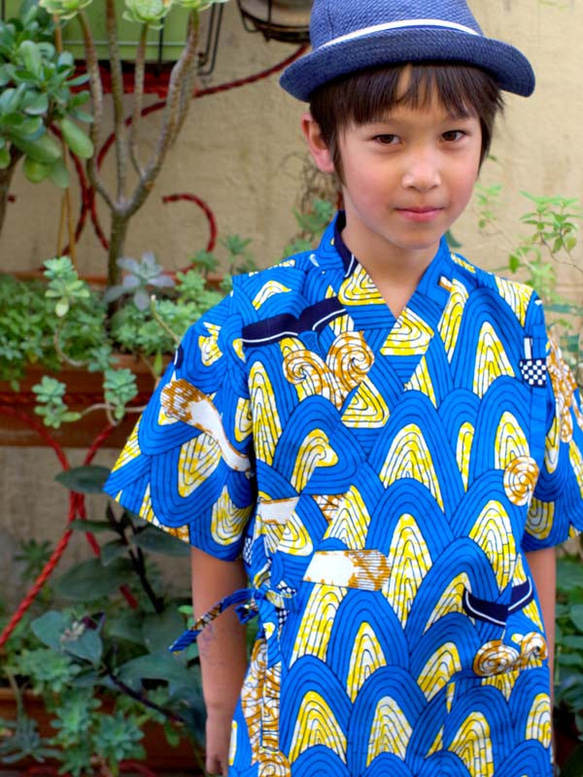 40%OFF!★送料無料☆南仏発★アフリカン・ファブリックの子供甚平☆Lサイズ☆波クジラ★ 1枚目の画像