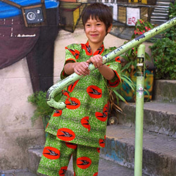 送料無料☆南仏発★アフリカン・ファブリックのこどもじんべい☆Lサイズ☆ライムグリーン・ツバメ★【受注制作】 2枚目の画像