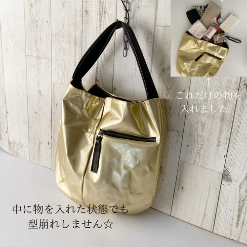 ソフトで軽い大きめショルダーバッグ＊ピッグ箔ゴールド革＊A4
