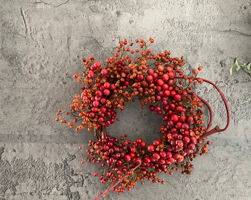赤い実と鶏頭のクリスマスフライングリース♡クリスマスリース christmas wreath 