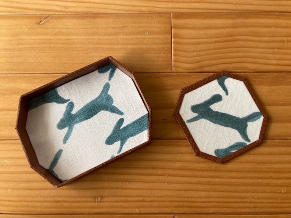 ☆セミオーダー☆ミナペルホネン ラミネート加工 八角形コースターと菓子皿トレイのセット 1枚目の画像