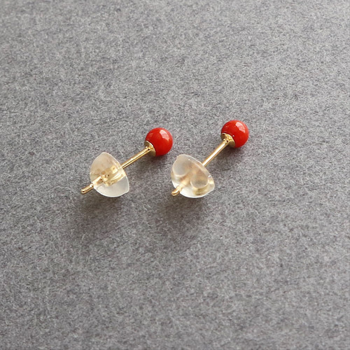 k18金ピアス】 染め赤珊瑚 ラウンド 約3mm K18スケルトンキャッチ付