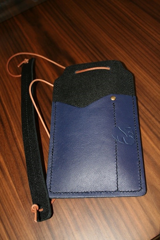 スマートフォン/パスポート/レザーポーチ